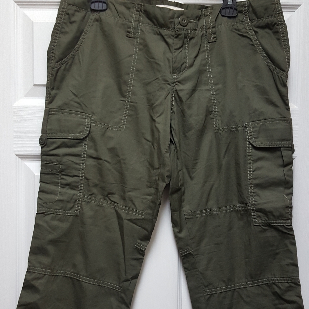 NWT Old Navy cargo style Capri Shorts